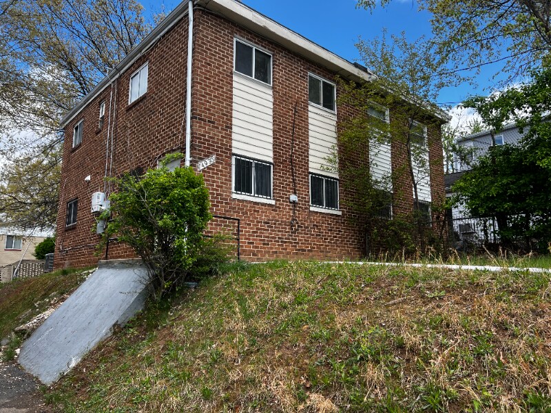 4930 Eads Pl NE in Washington, DC - Building Photo