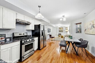 2435 N Washtenaw Ave in Chicago, IL - Building Photo - Building Photo