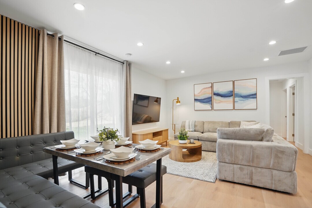 20721 Clark St, Unit Main House in Woodland Hills, CA - Building Photo