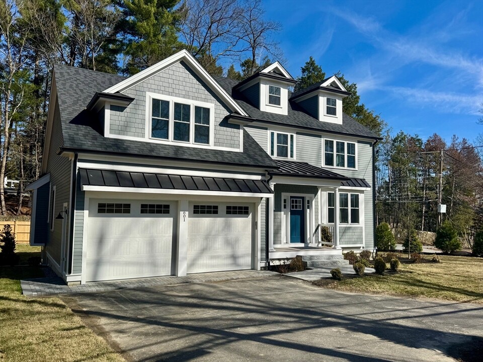 601 Salem End Rd in Framingham, MA - Foto de edificio