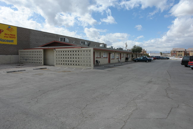 1761 N Nellis Blvd in Las Vegas, NV - Building Photo - Building Photo