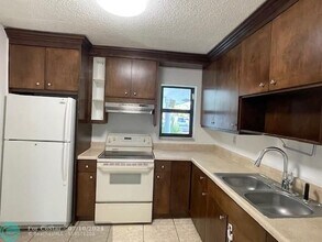 3741 Riverside Dr, Unit A in Coral Springs, FL - Building Photo - Building Photo
