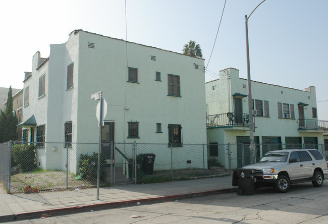 2206 Valley St in Los Angeles, CA - Foto de edificio - Building Photo