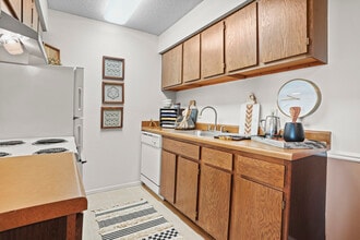 Raintree in Wichita, KS - Building Photo - Building Photo