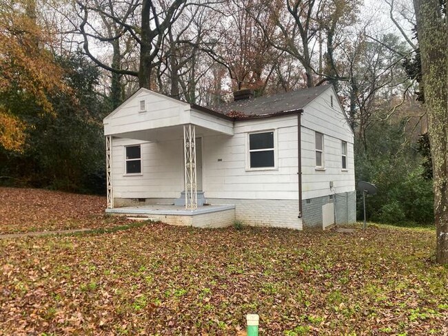 304 Pineneedle Rd in Columbia, SC - Building Photo - Building Photo