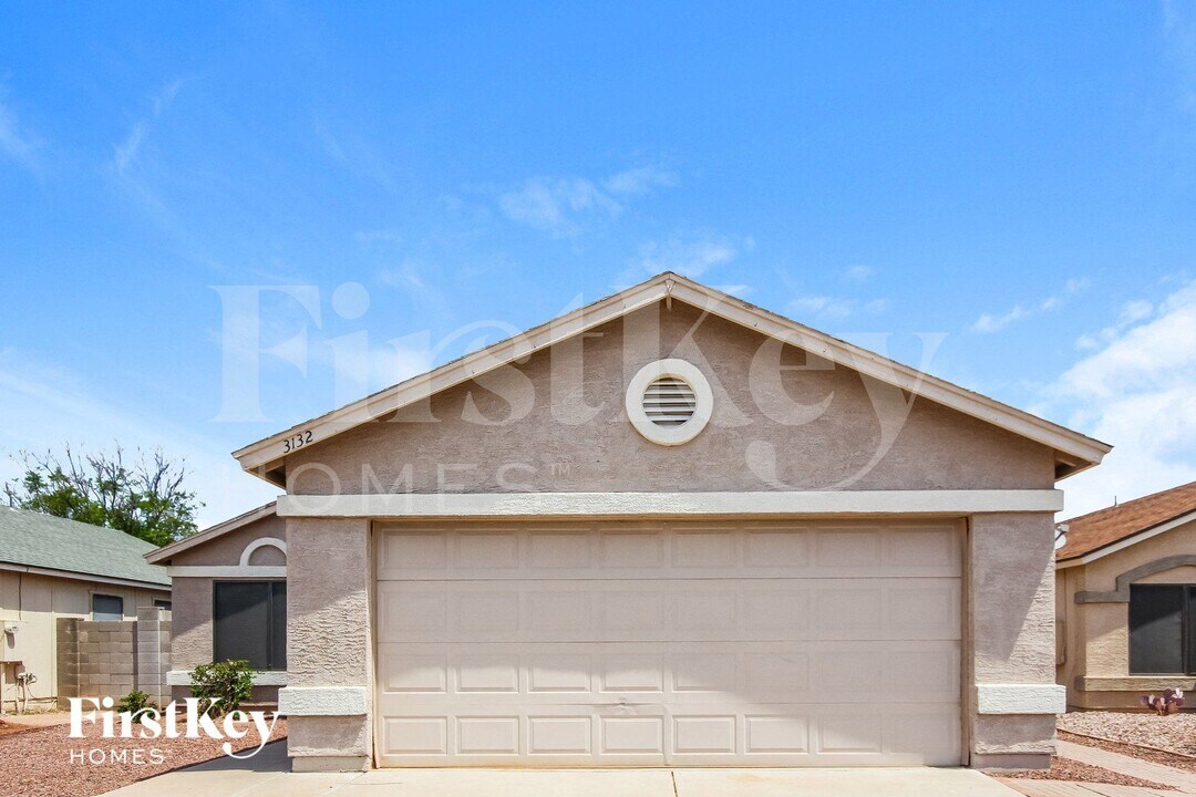 3132 W Robin Ln in Phoenix, AZ - Foto de edificio