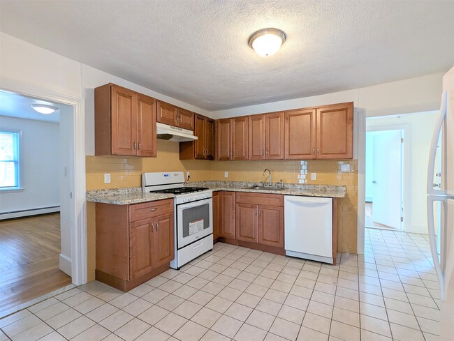 322 Lowell St, Unit 1