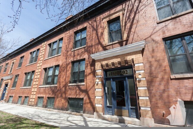 1600 W Belle Plaine Ave in Chicago, IL - Foto de edificio - Building Photo