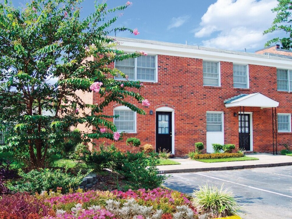 Azalea Gardens in Jacksonville, NC - Building Photo