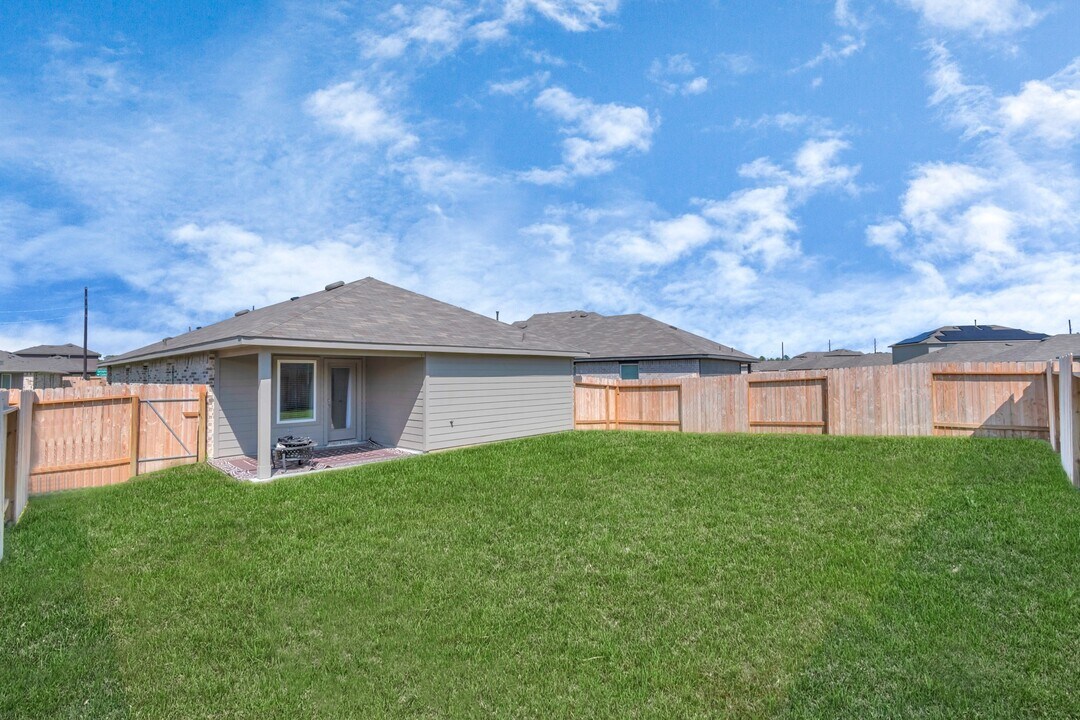 24302 Springfield Valley Dr in Spring, TX - Foto de edificio