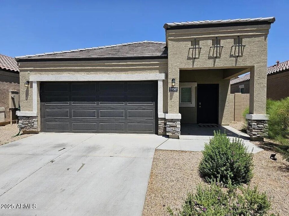 19347 N Costa Verdez Ave in Maricopa, AZ - Foto de edificio