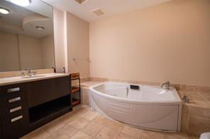 18728 Collins Ave in Sunny Isles Beach, FL - Building Photo - Building Photo