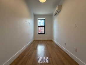 104 Graham Ave in Brooklyn, NY - Foto de edificio - Building Photo