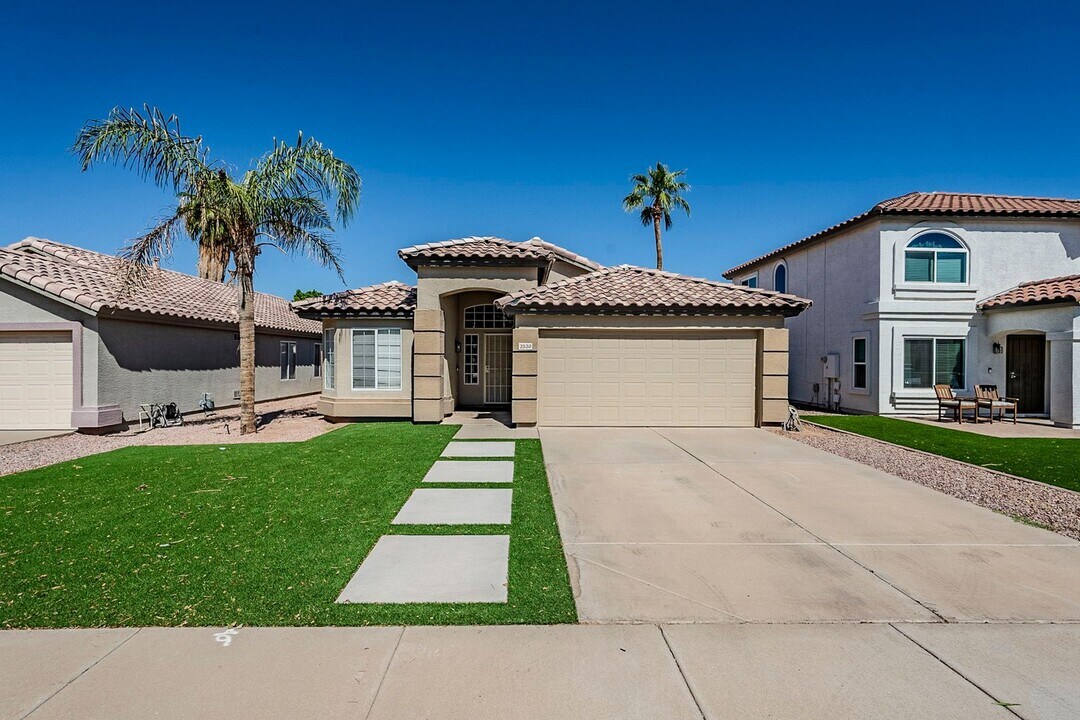 2530 E Camellia Dr in Gilbert, AZ - Building Photo