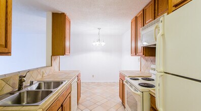 155 Pearl St in Oakland, CA - Building Photo - Building Photo