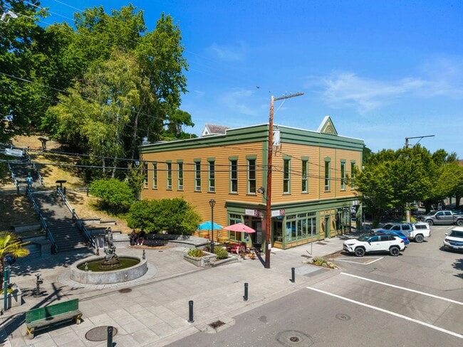 property at 842 Washington St