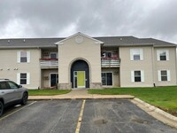 Arboretum Apartment Homes in Mt. Pleasant, MI - Building Photo - Building Photo