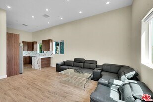 19545 San Jose St in Los Angeles, CA - Building Photo