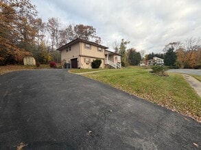 12 Todd Dr in Middletown, NY - Building Photo - Building Photo