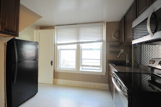 5030 9th Ave NE in Seattle, WA - Building Photo - Building Photo