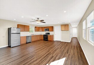 207 Oakwood Loop in San Marcos, TX - Building Photo - Building Photo