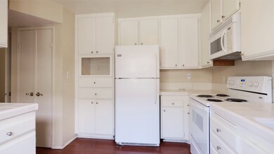 3216 Caminito Eastbluff in San Diego, CA - Foto de edificio - Building Photo
