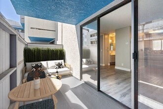 Harbor Terrace in San Pedro, CA - Foto de edificio - Building Photo