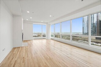 415 E North Water St, Unit 1003 in Chicago, IL - Foto de edificio - Building Photo