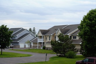 Century Court Townhomes in Hutchinson, MN - Foto de edificio - Building Photo