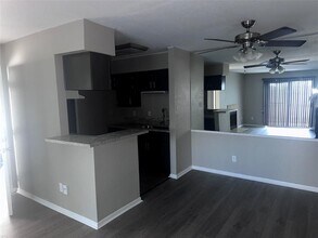 7400 Bellerive Dr in Houston, TX - Foto de edificio - Building Photo