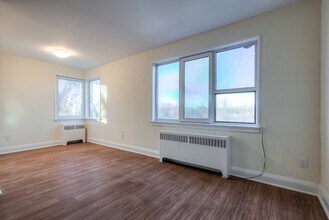 36 Wood Glen Rd in Toronto, ON - Building Photo - Building Photo