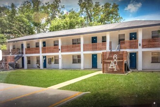 The Henry Apartments in Plant City, FL - Building Photo - Building Photo