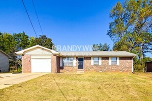 2960 Preston Dr in Rex, GA - Building Photo