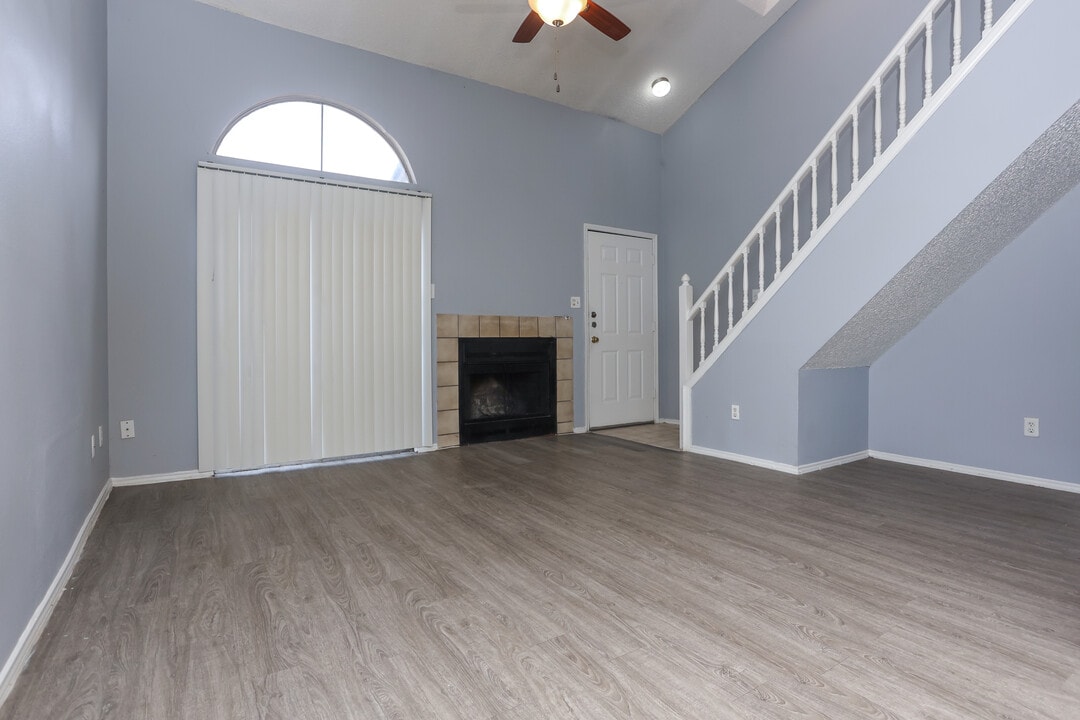 Radford Place Apartments in Irving, TX - Foto de edificio