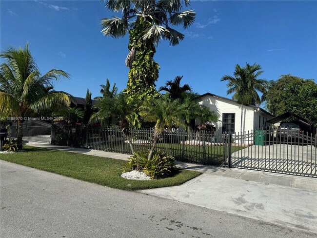 26553 SW 125th Ct in Homestead, FL - Building Photo - Building Photo