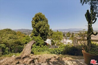 2467 Silver Ridge Ave in Los Angeles, CA - Building Photo - Building Photo