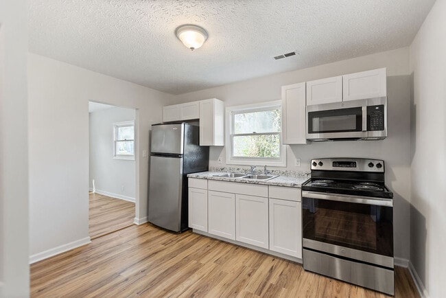 property at 152 Hamilton Cir