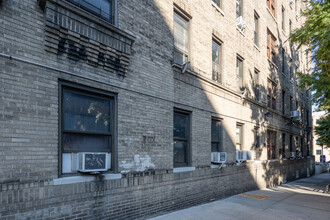 105-115 Bennett Ave in New York, NY - Building Photo - Building Photo