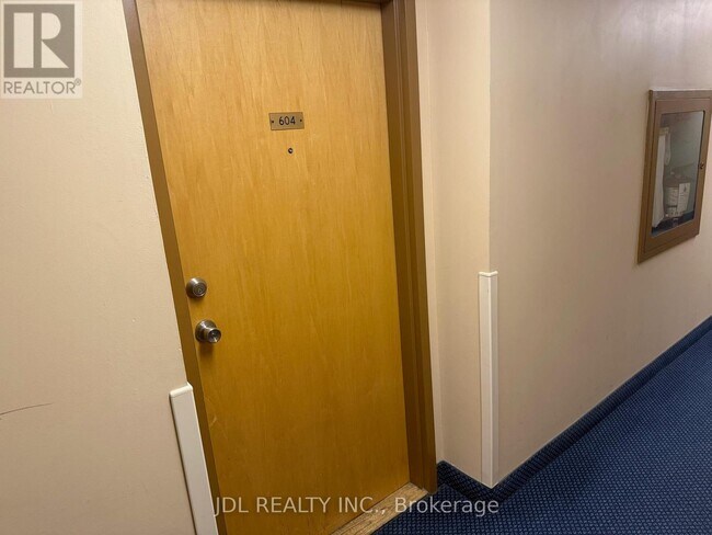 3050 Ellesmere Rd in Toronto, ON - Building Photo - Building Photo