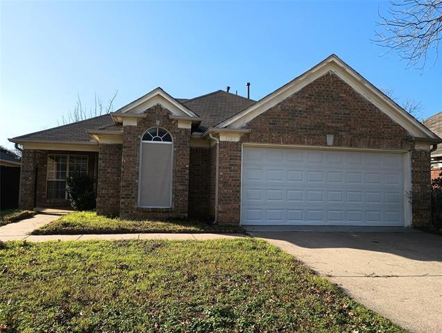 1121 Marshall Dr in Euless, TX - Building Photo