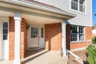 1460 Winfield Way in Roselle, IL - Building Photo - Building Photo