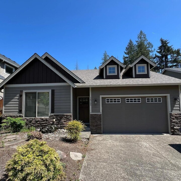 14786 Southeast Wind Song Place in Clackamas, OR - Building Photo