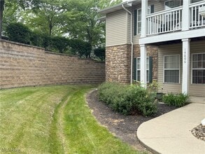 14800 Lenox Dr in Strongsville, OH - Building Photo - Building Photo