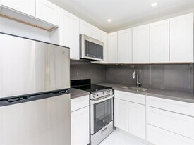 2420 Diana Dr in Hallandale Beach, FL - Building Photo