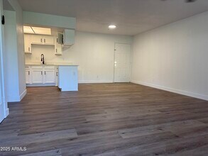13211 North 21st Pl in Phoenix, AZ - Foto de edificio - Building Photo