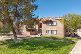 Quail Gardens in Casa Grande, AZ - Foto de edificio - Building Photo