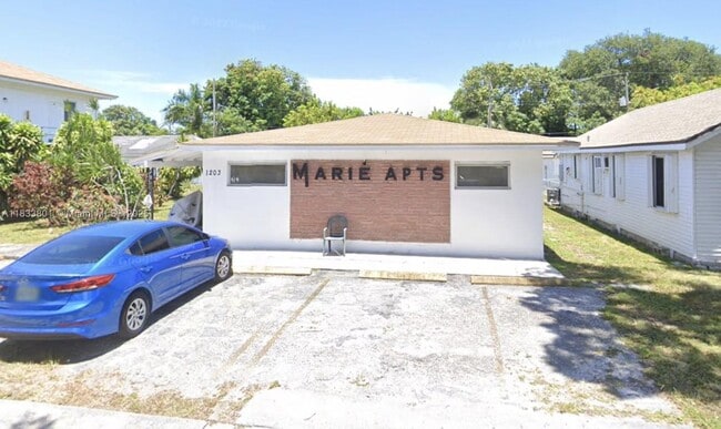 property at 1203 N 17th Ct
