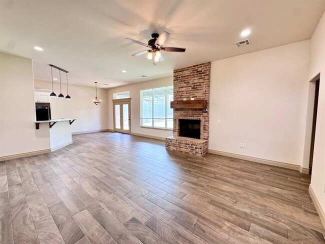 2433 Santa Monica St in Edmond, OK - Foto de edificio - Building Photo