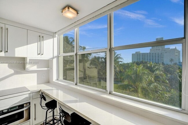 301 Ocean Dr in Miami Beach, FL - Building Photo - Building Photo