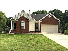 2628 Clarencefield Dr in Charlotte, NC - Building Photo